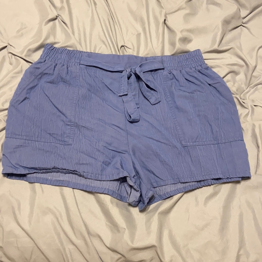 Women’s cloth shorts size L